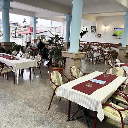 Restaurant & Apartments Jug Сутоморе Екстер'єр фото