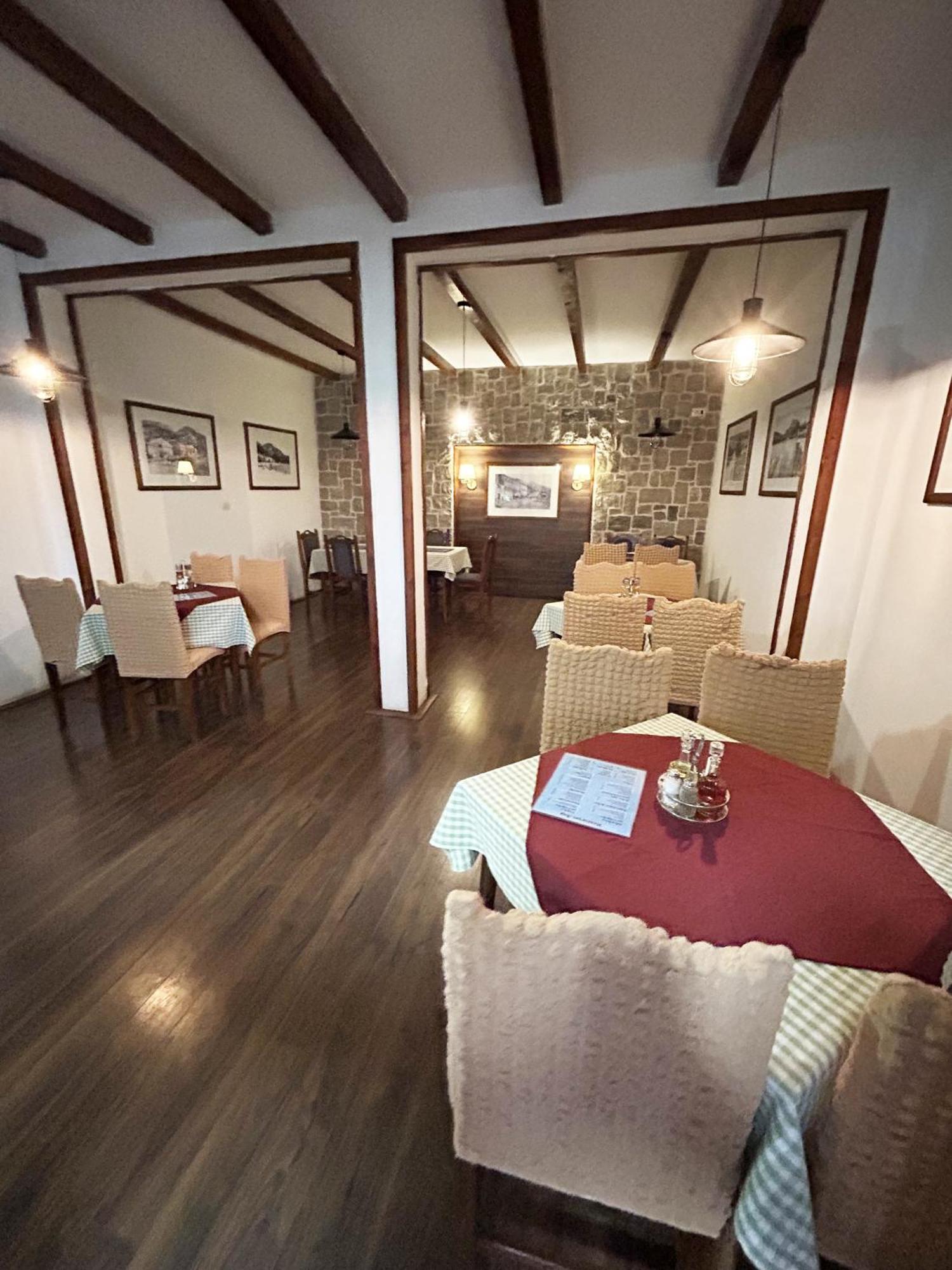 Restaurant & Apartments Jug Сутоморе Екстер'єр фото