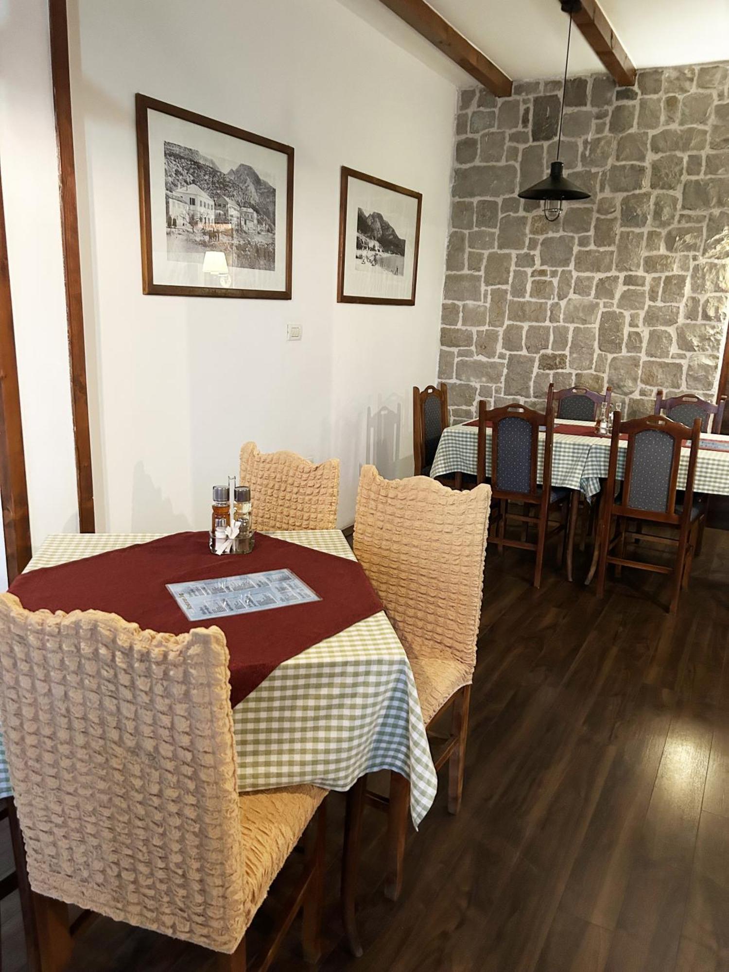 Restaurant & Apartments Jug Сутоморе Екстер'єр фото