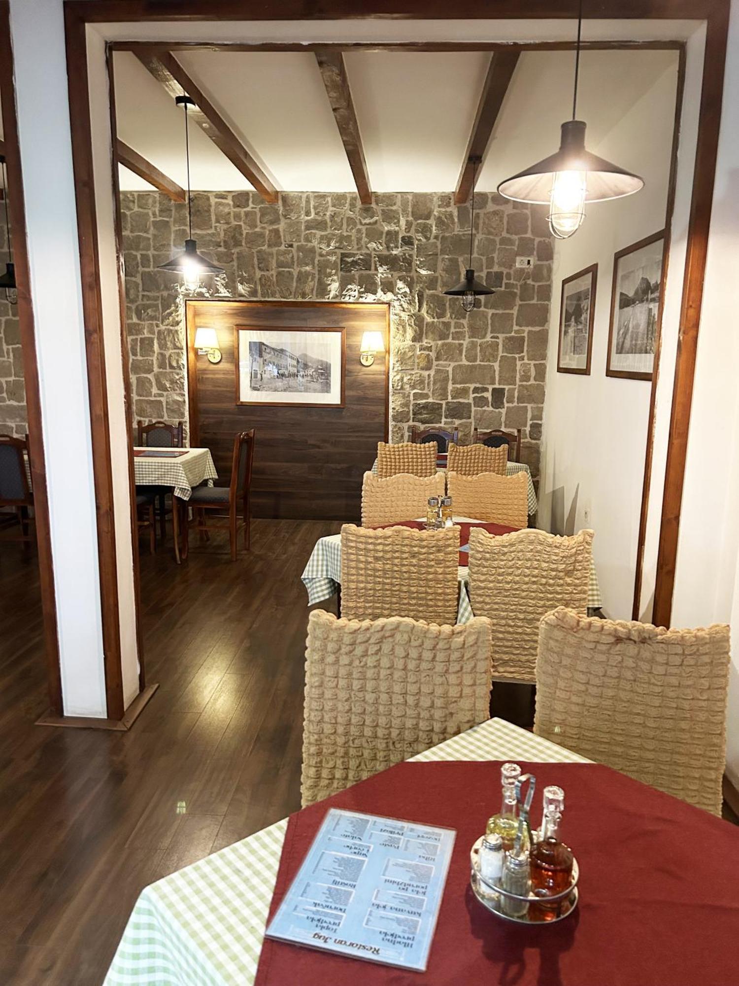 Restaurant & Apartments Jug Сутоморе Екстер'єр фото