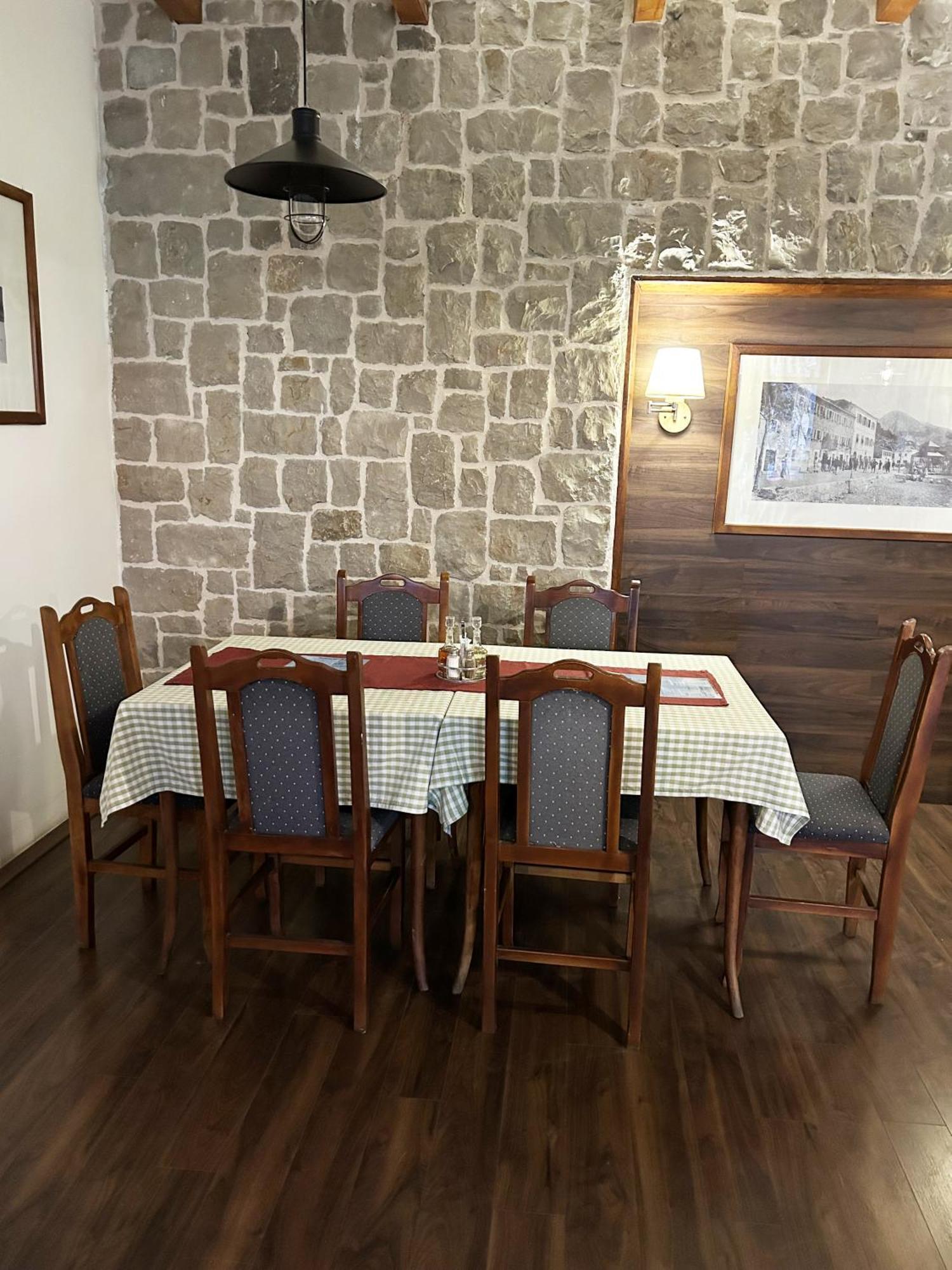 Restaurant & Apartments Jug Сутоморе Екстер'єр фото