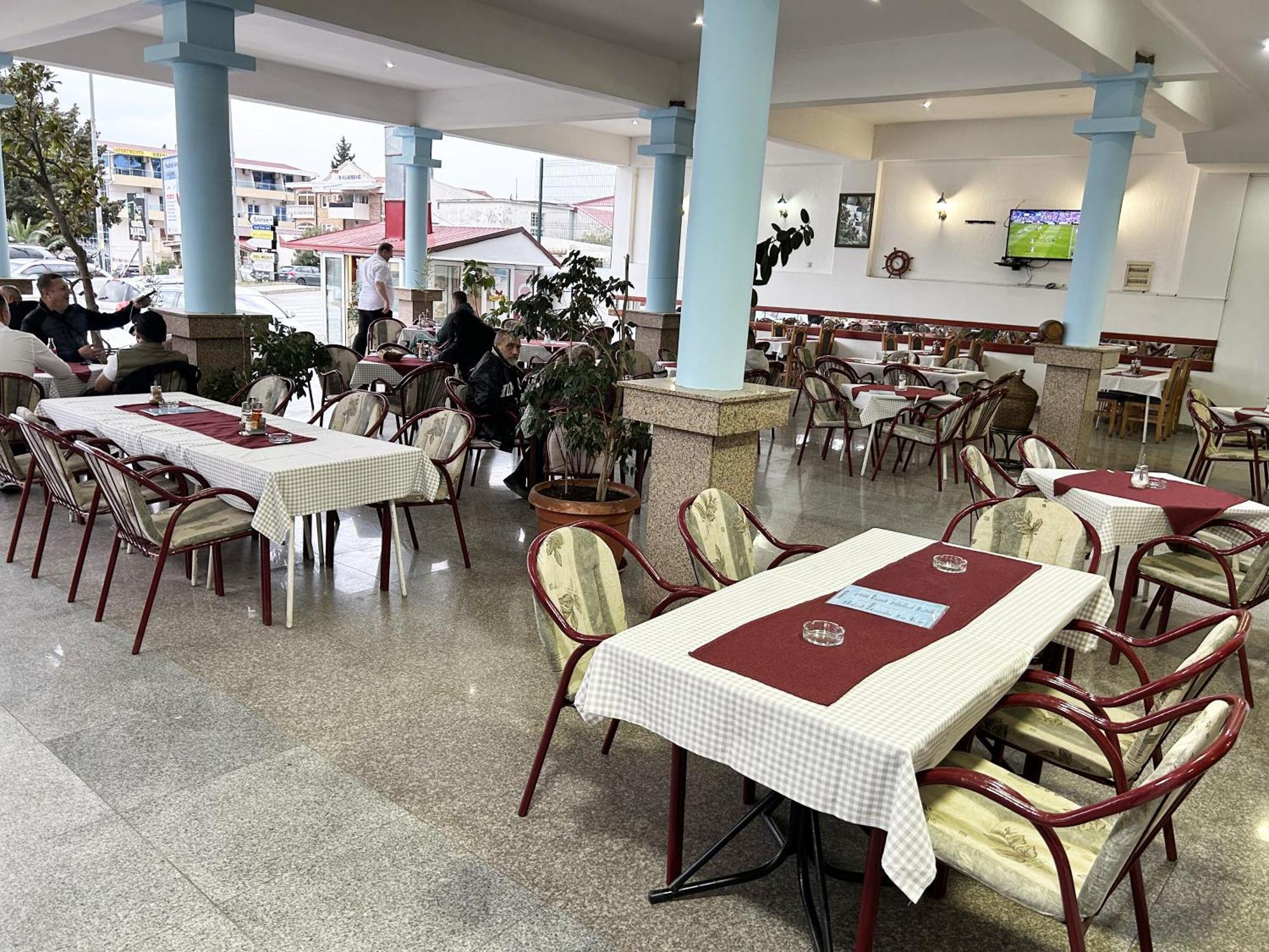 Restaurant & Apartments Jug Сутоморе Екстер'єр фото