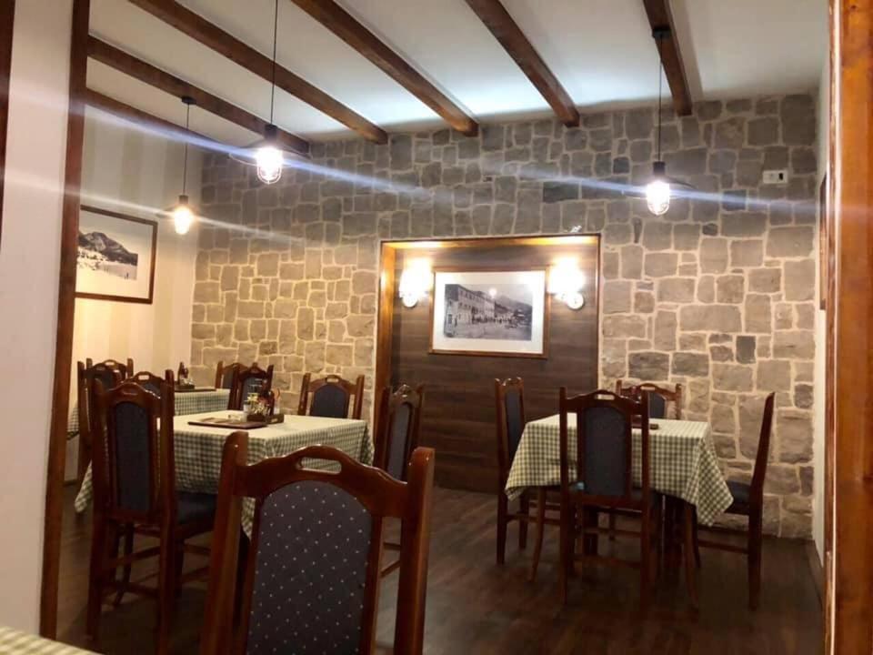 Restaurant & Apartments Jug Сутоморе Екстер'єр фото